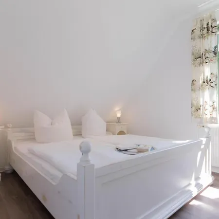 Ferienhaussiedlung Strandperlen Sanddornhof 3c * Wustrow (Fischland)